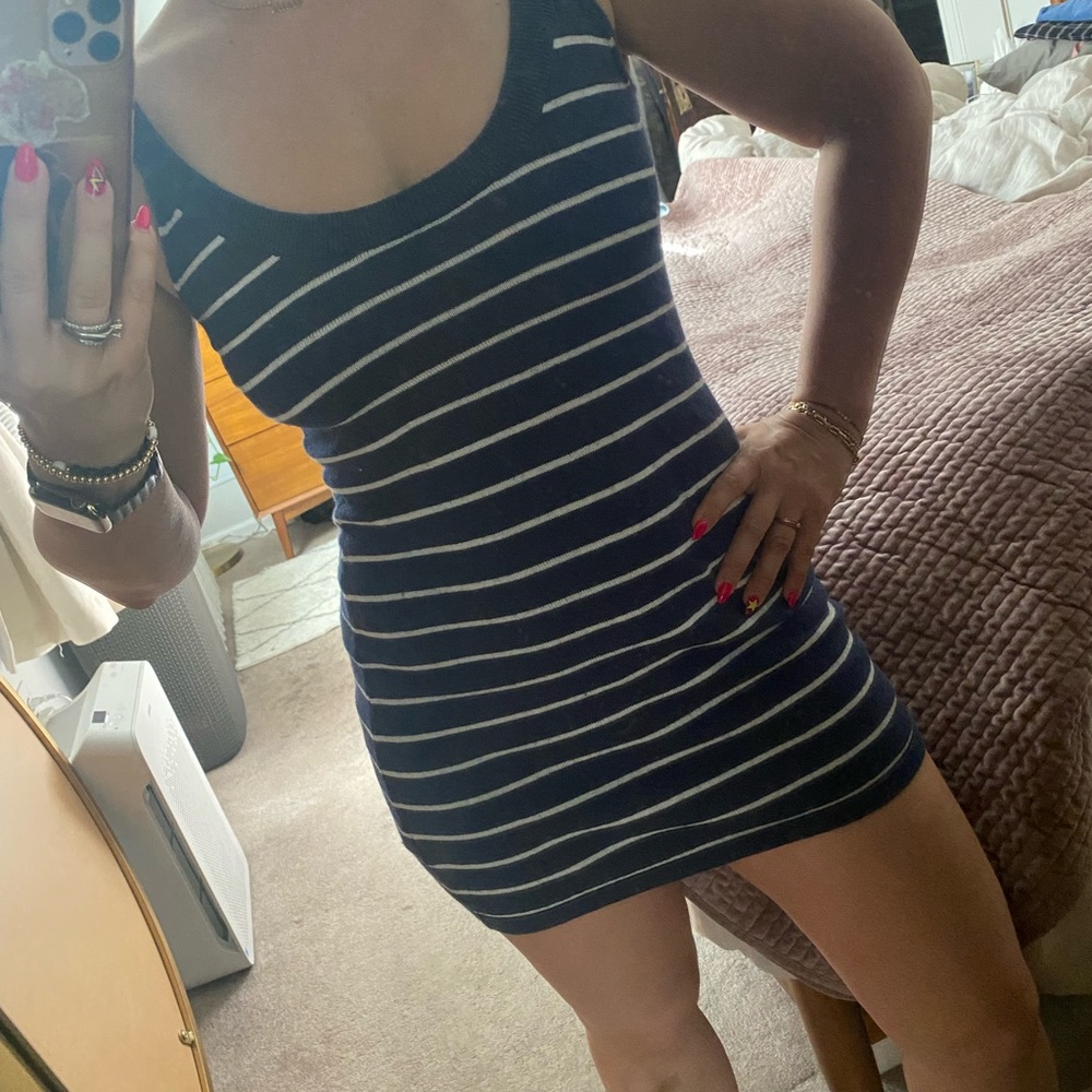 BB DAKOTA sweater mini dress. Navy. White. Small